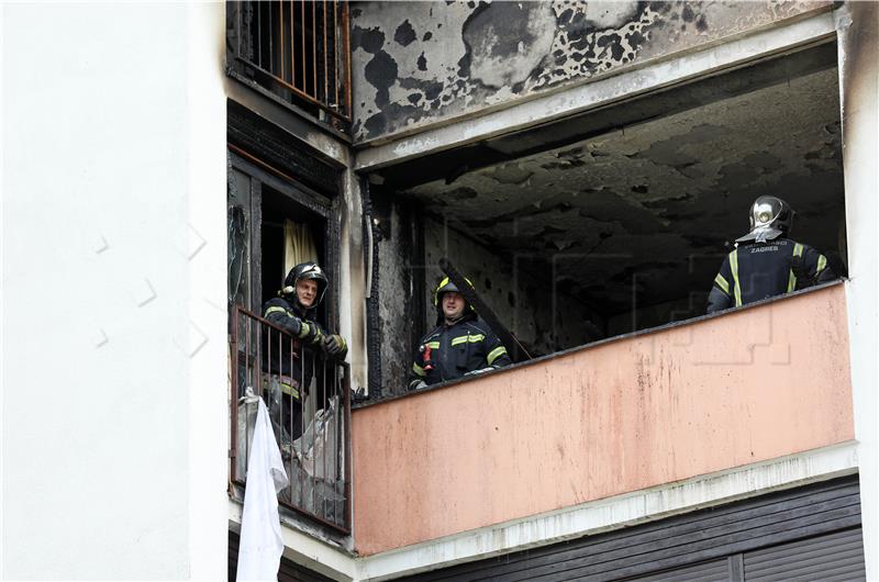 U Zagrebu požar u stambenoj zgradi, vatrogasci spašavali stanare