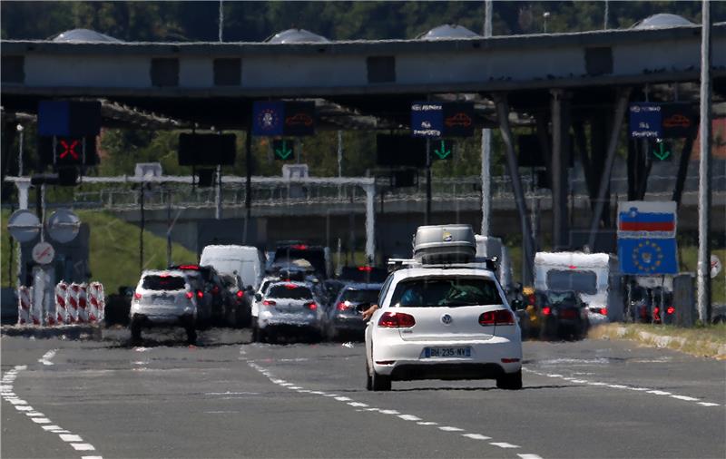 Povratak turista na graničnom prijelazu Bregana-Obrežje