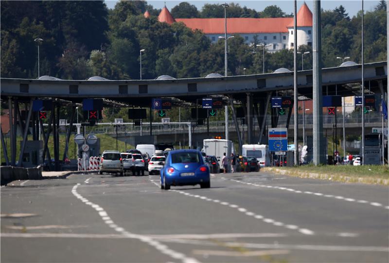 Povratak turista na graničnom prijelazu Bregana-Obrežje