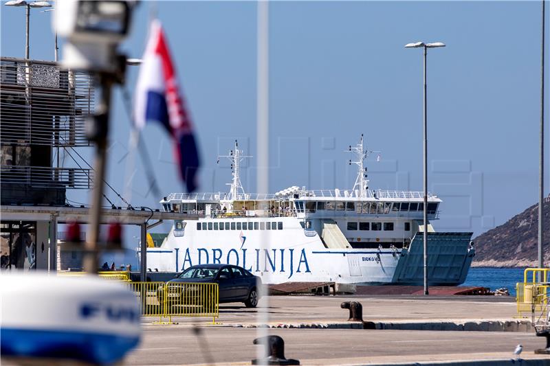 Split: Tijekom prijepodneva uspostavljena dodatna linija za otok Brač