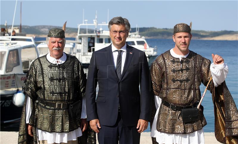 Premijer Plenković na Golom otoku