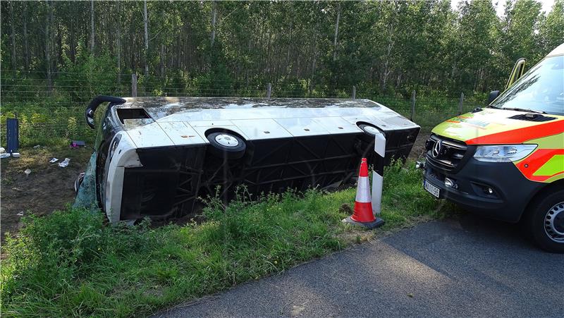 Poljska: poginulo svih devet putnika minibusa nakon sudara s autobusom