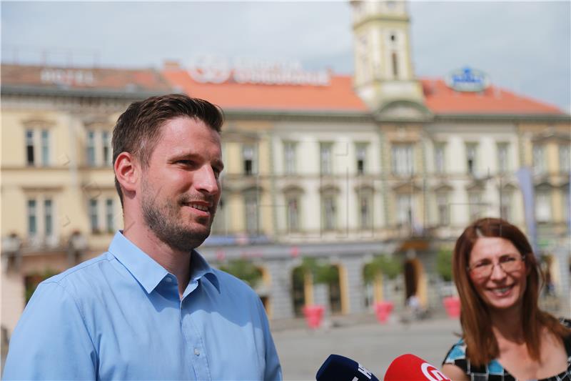 Konferencija za medije osječkog HDZ-a zbog najezde komaraca