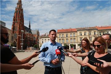 Konferencija za medije osječkog HDZ-a zbog najezde komaraca