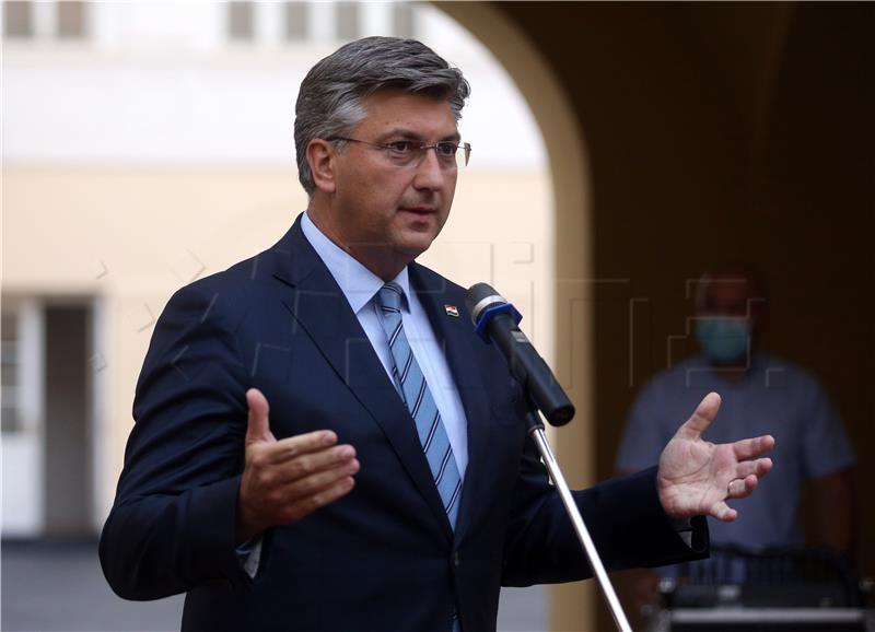 Prenijer Plenković organizirao primanje za diplomate