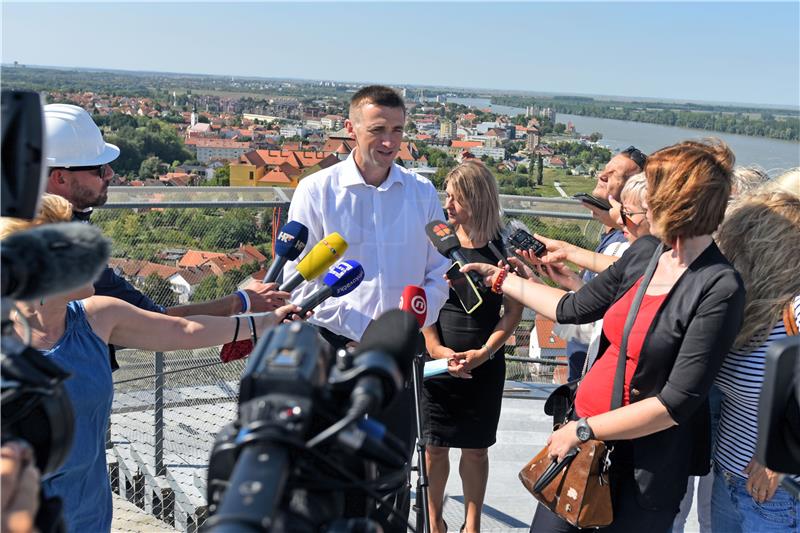 Gradonačelnik Penava obišao radove na vodotornju