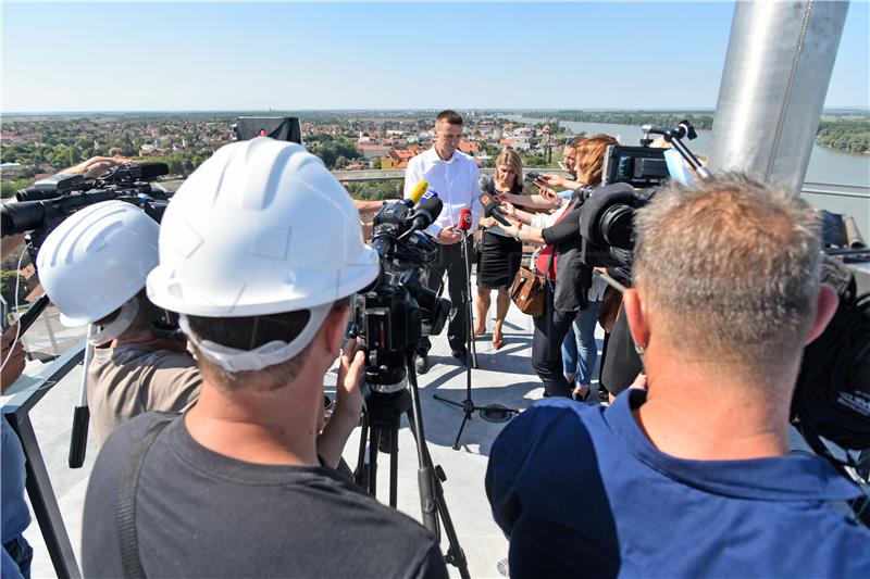 Gradonačelnik Penava obišao radove na vodotornju