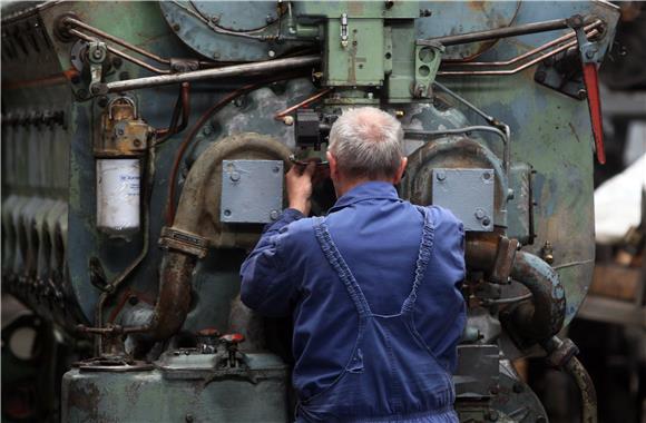 DZS: Broj zaposlenih u industriji pao na mjesečnoj i godišnjoj razini