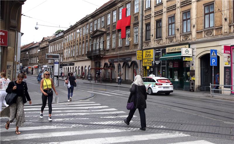 Projekt Ilica: Q'Art: Crveni platneni križevi za ranjeni grad