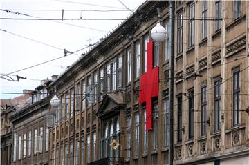 Projekt Ilica: Q'Art: Crveni platneni križevi za ranjeni grad
