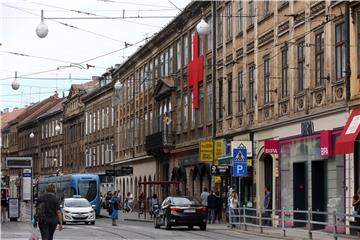 Projekt Ilica: Q'Art: Crveni platneni križevi za ranjeni grad