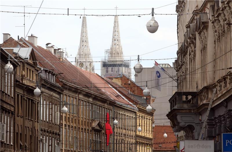 Projekt Ilica: Q'Art: Crveni platneni križevi za ranjeni grad