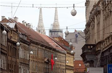 Projekt Ilica: Q'Art: Crveni platneni križevi za ranjeni grad