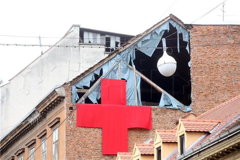 Projekt Ilica: Q'Art: Crveni platneni križevi za ranjeni grad