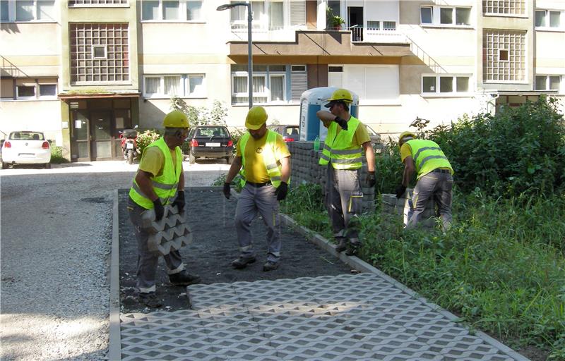 Sisački trgovi i parkovi mijenjaju lice grada