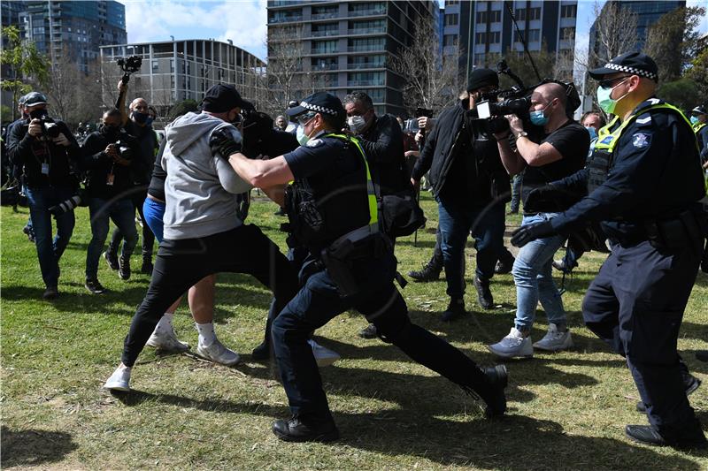 U Australiji uhićeni deseci prosvjednika protiv strogih mjera u pandemiji 