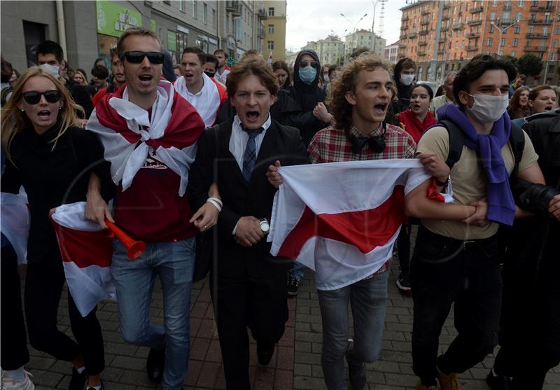 Minsk: Maskirani tajni agenti privodili studente prosvjednike