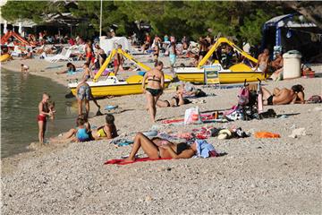 Turisti na makarskim plažama