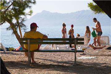 Turisti na makarskim plažama