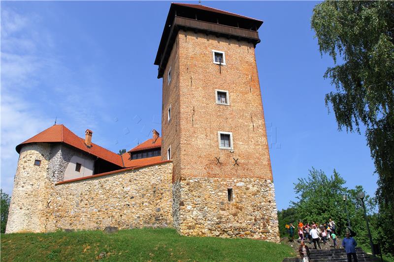 Izložba fotografskih portreta izbjeglica u Hrvatskoj "Oni//They" u Karlovcu