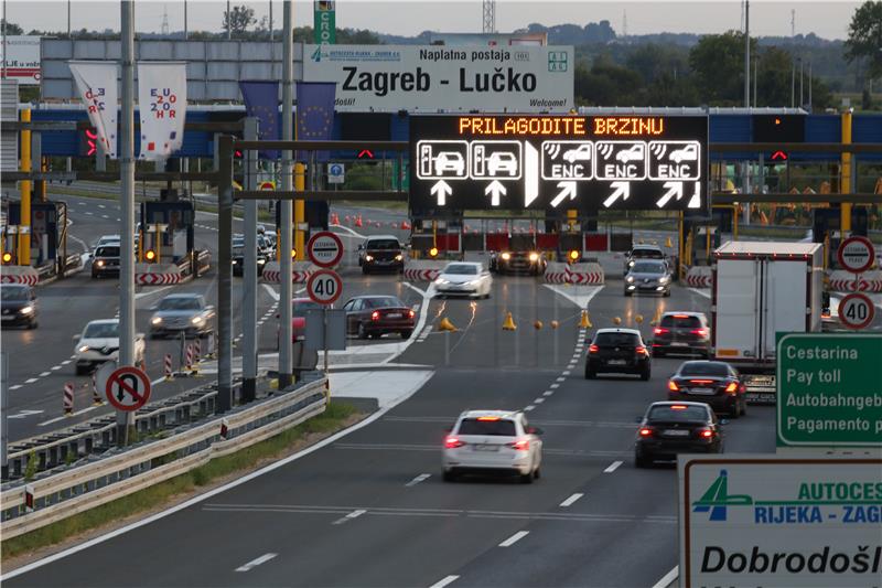 Motorways see 30% drops in vehicles, toll collection