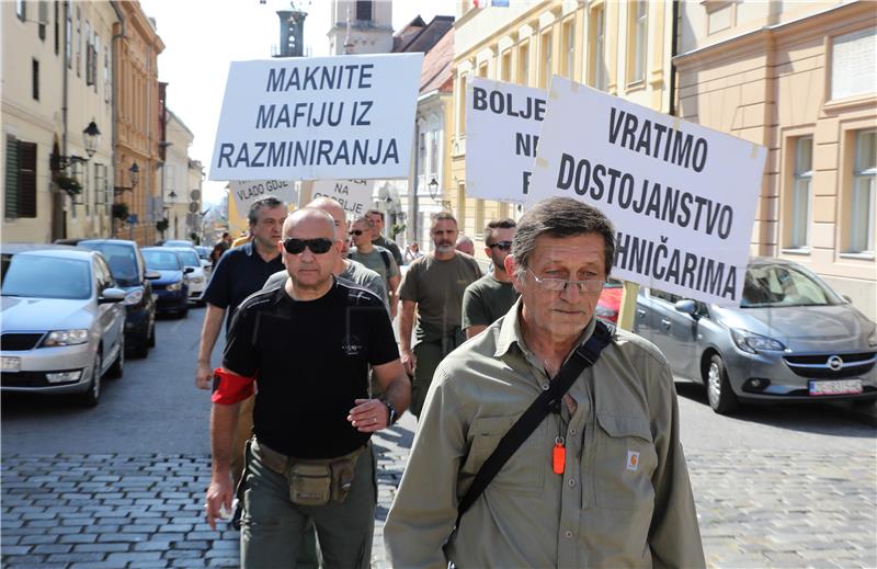 Prosvjed pirotehničara na Markovom trgu