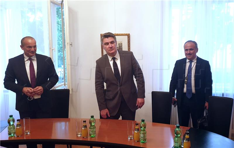 President Milanovic starts his visit to Germany with talks with Croatian expat reps 