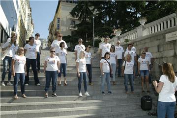 Zborovi na trgovima riječkoga Staroga grada