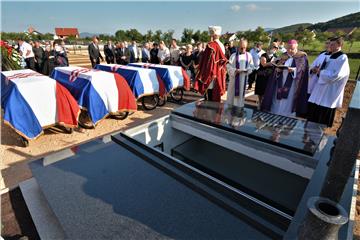 Posljednji ispraćaj posmrtnih ostataka 15 Hrvata ubijenih 1946. po nalogu OZNE