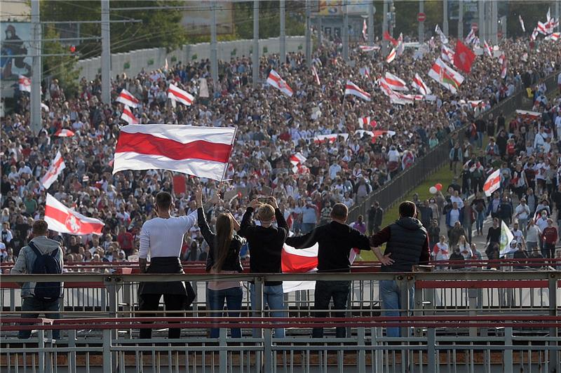 Najmanje stotinu tisuća prosvjednika na ulicama Minska