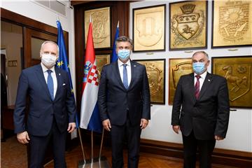 Premijer Plenković u Splitu razgovarao s gradonačelnikom Oparom i županom Bobanom