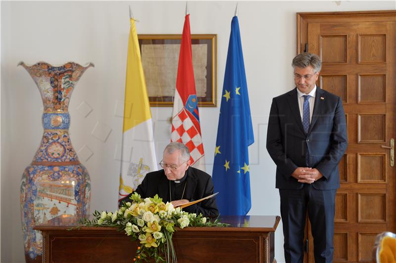 Premijer Plenković s državnim tajnikom Svete Stolice kardinalom Pietrom Parolinom