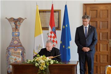 Premijer Plenković s državnim tajnikom Svete Stolice kardinalom Pietrom Parolinom