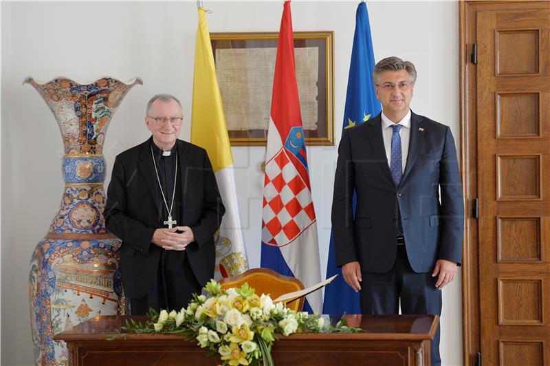 Premijer Plenković s državnim tajnikom Svete Stolice kardinalom Pietrom Parolinom