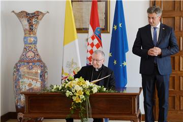 Premijer Plenković s državnim tajnikom Svete Stolice kardinalom Pietrom Parolinom