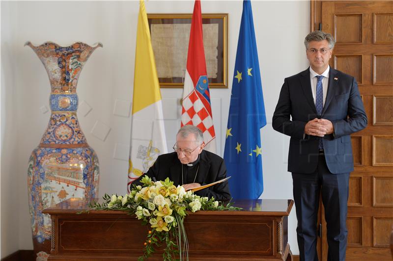 Premijer Plenković s državnim tajnikom Svete Stolice kardinalom Pietrom Parolinom