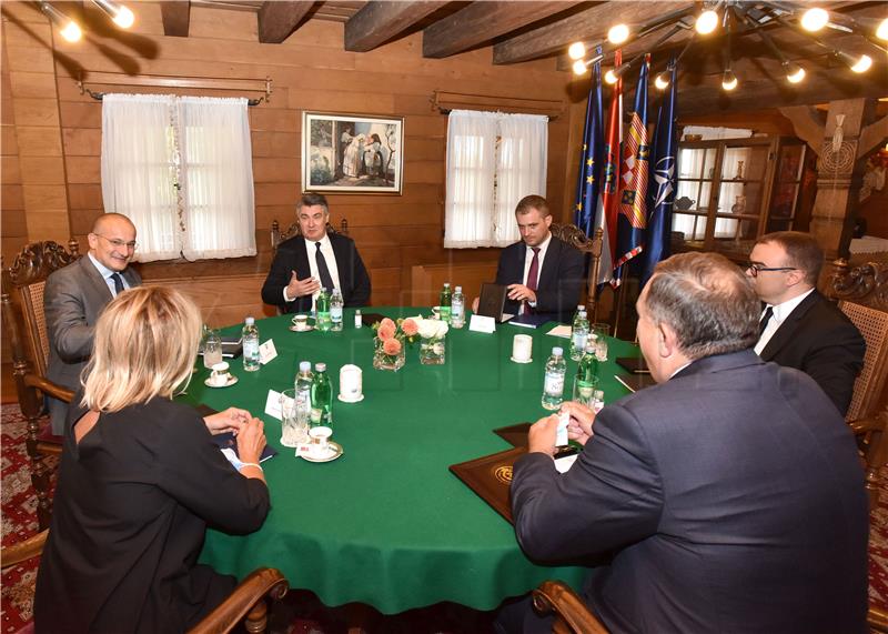 Milanovic and Plenkovic hold separate talks with Dodik