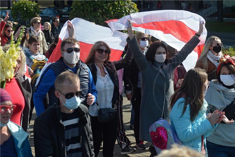 U Bjelorusiji novi prosvjedi, Minsk upozorava EU da Tihanovsku ne zove na sastanke 