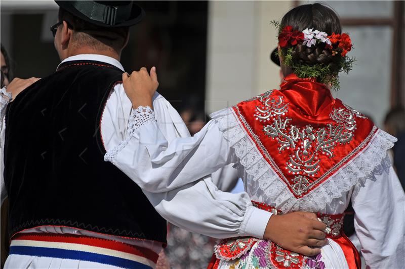 Svečanim mimohodom završile 55. vinkovačke jeseni