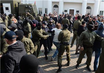 Bjeloruske snage počele privoditi prosvjednike u Minsku