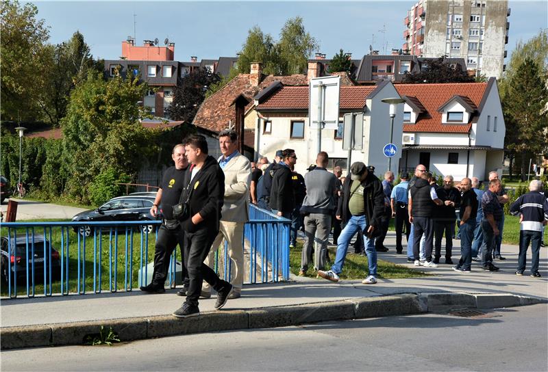 U Karlovcu prosvjedni skup tristotinjak hrvatskih branitelja 