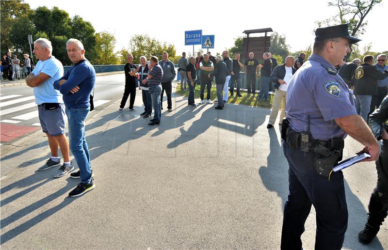 U Karlovcu prosvjedni skup tristotinjak hrvatskih branitelja