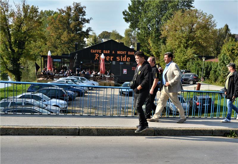 U Karlovcu prosvjedni skup tristotinjak hrvatskih branitelja