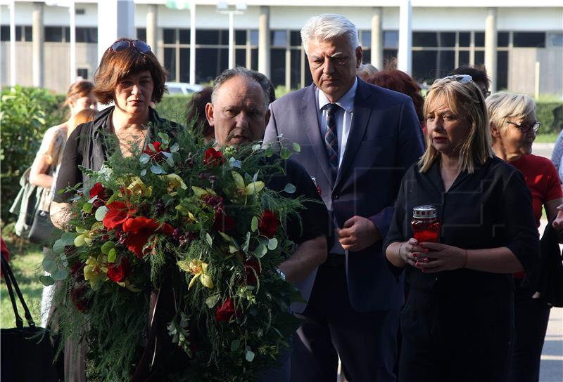 Ususret Nacionalnom danu borbe protiv nasilja nad ženama SDP položio cvijeće