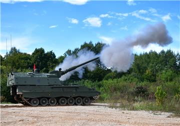 Na Slunju provedeno bojevo gađanje iz Panzer haubica PzH 2000