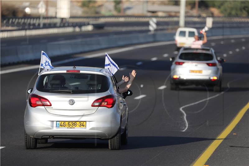 Izraelci prosvjeduju ispred doma izraelskog premijera Netanyahua