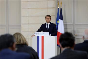 Macron pritišće libanonske čelnike optužujući ih za "skupnu izdaju"