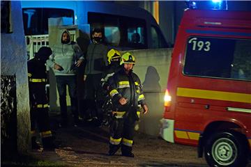 Dugi Rat: Dvoje smrtno stradalih u požaru u staračkom domu