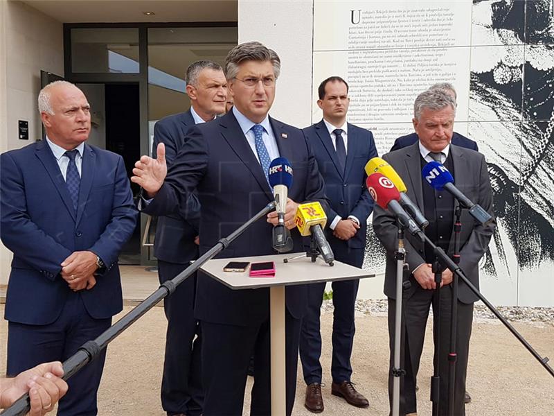 Premijer Plenković sastao se s gradonačelnikom Šibenika Burićem