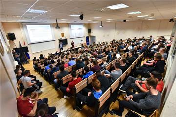 Većina studenata i i djelatnika smatra da je poučavanje lošije nego prije karantene